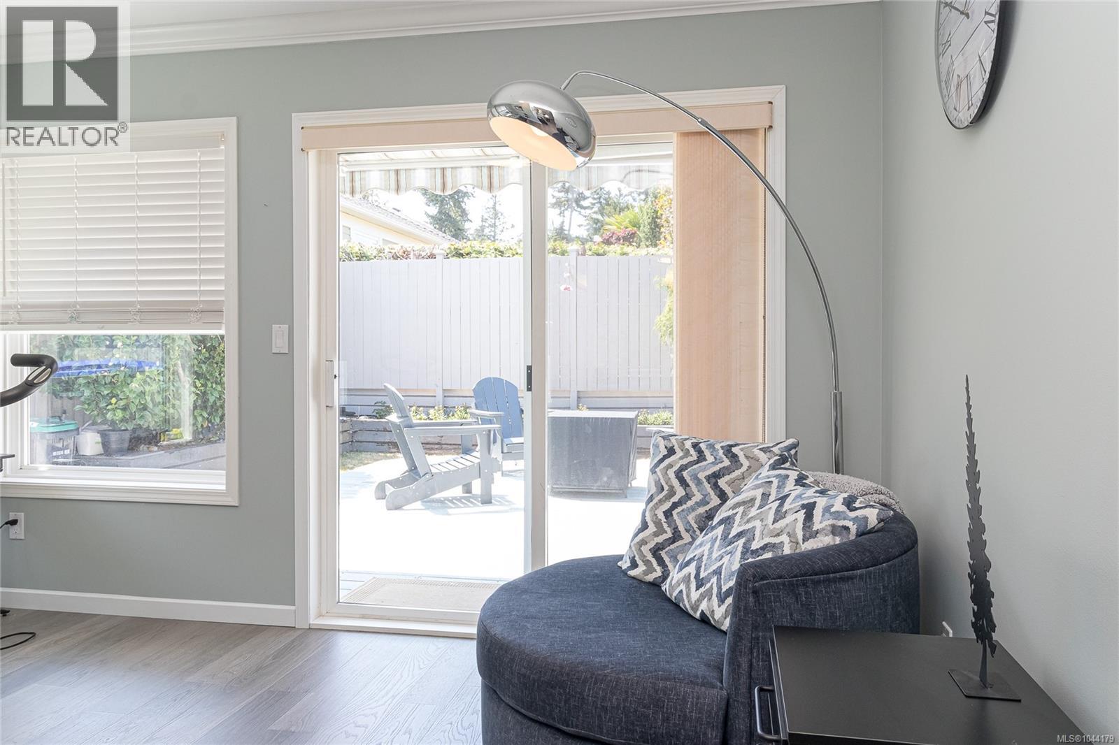1290 Oceanside Dr - 26