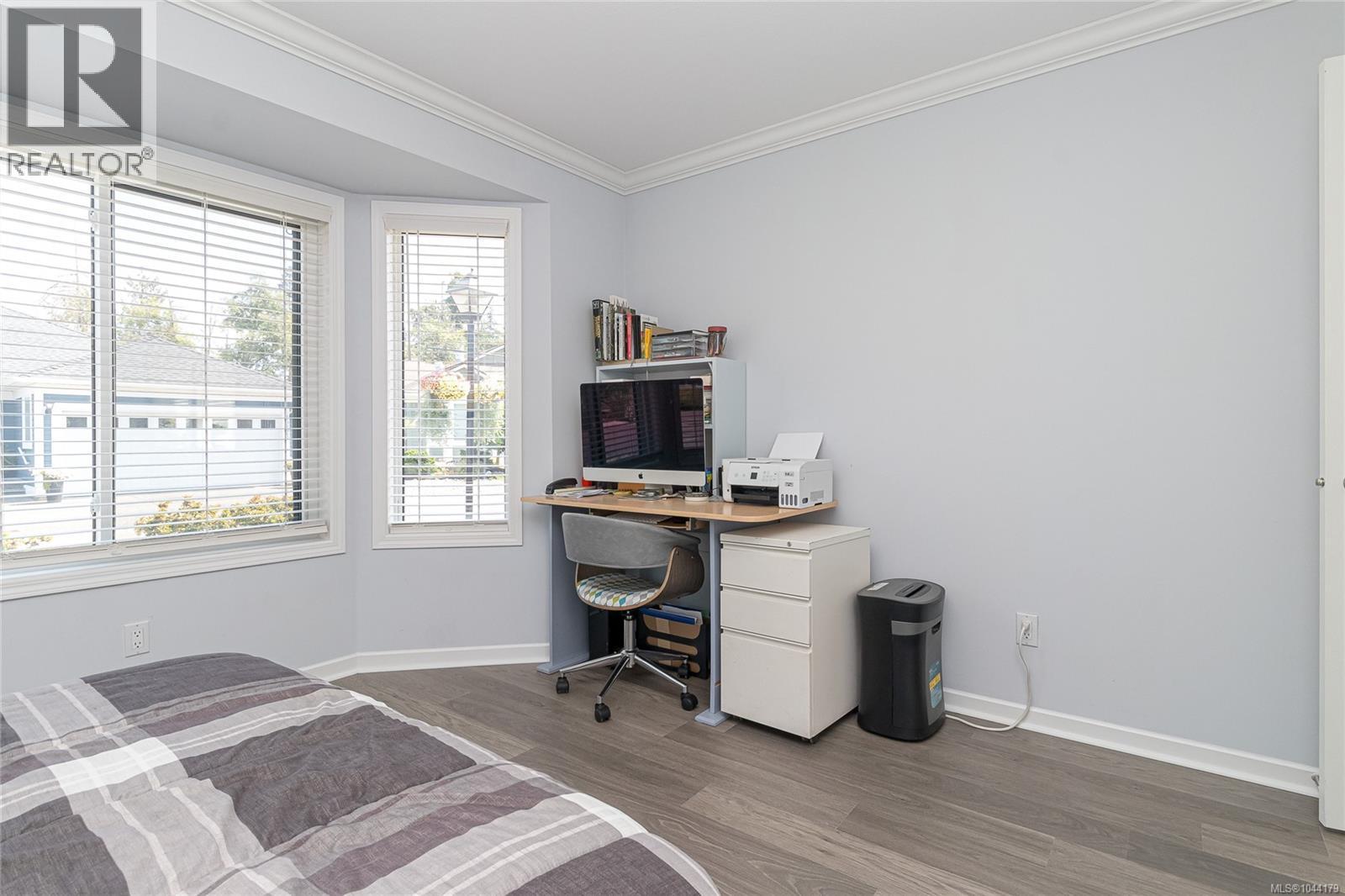 1290 Oceanside Dr - Image 33