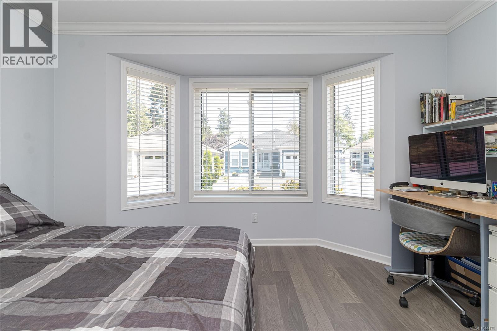 1290 Oceanside Dr - 34