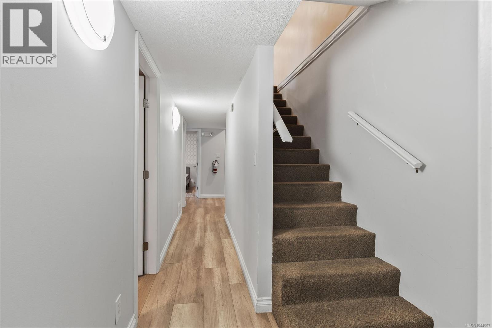 975 Meadowview Pl - Image 24