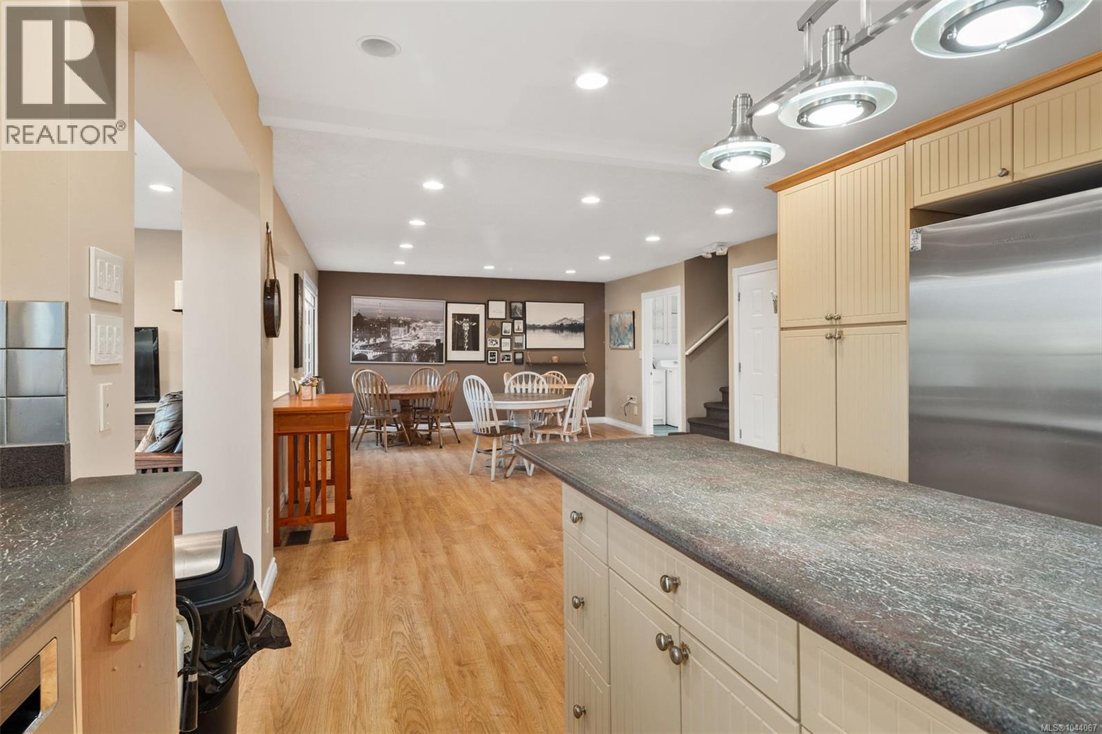 975 Meadowview Pl - Image 11