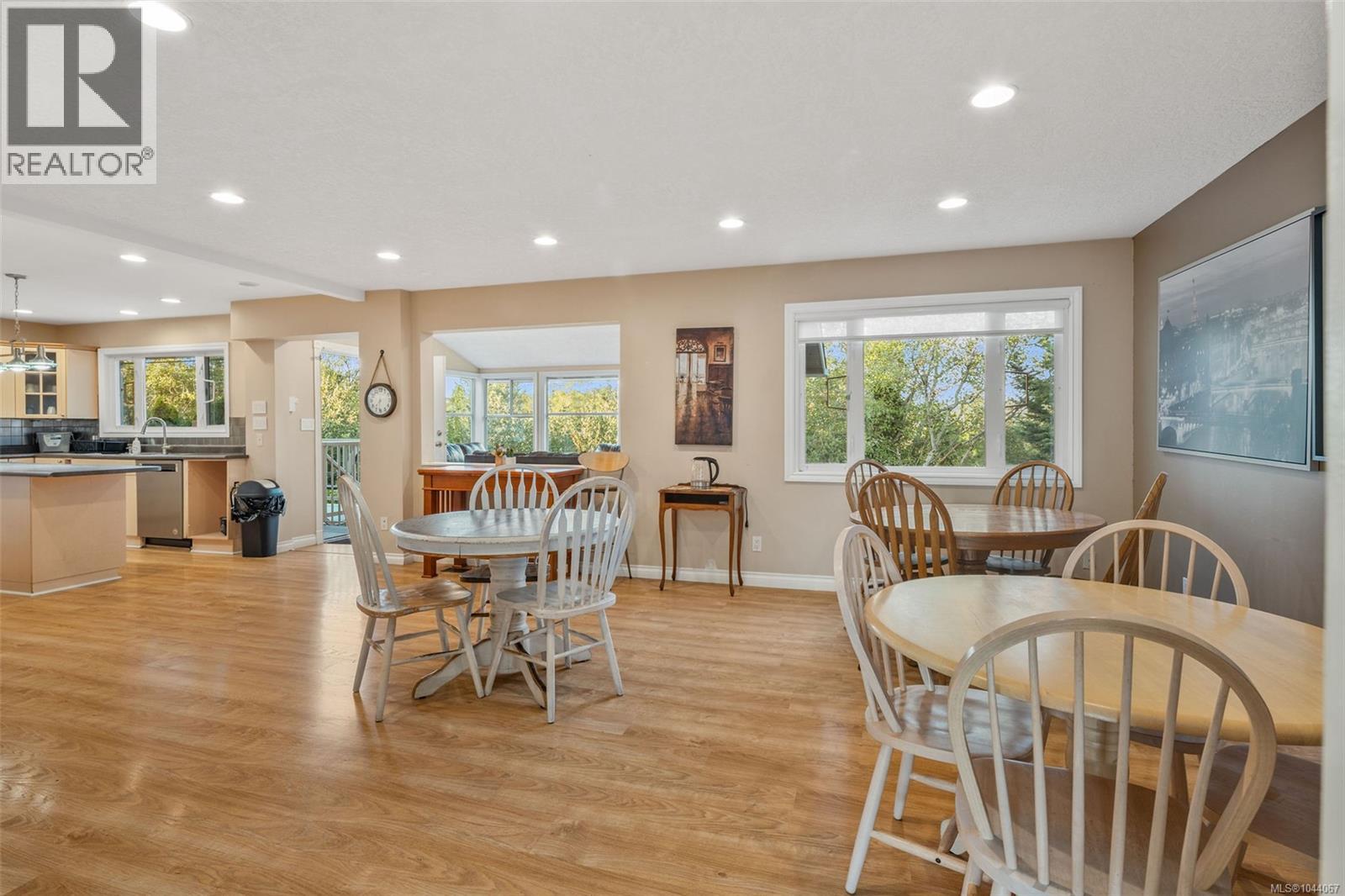 975 Meadowview Pl - Image 14