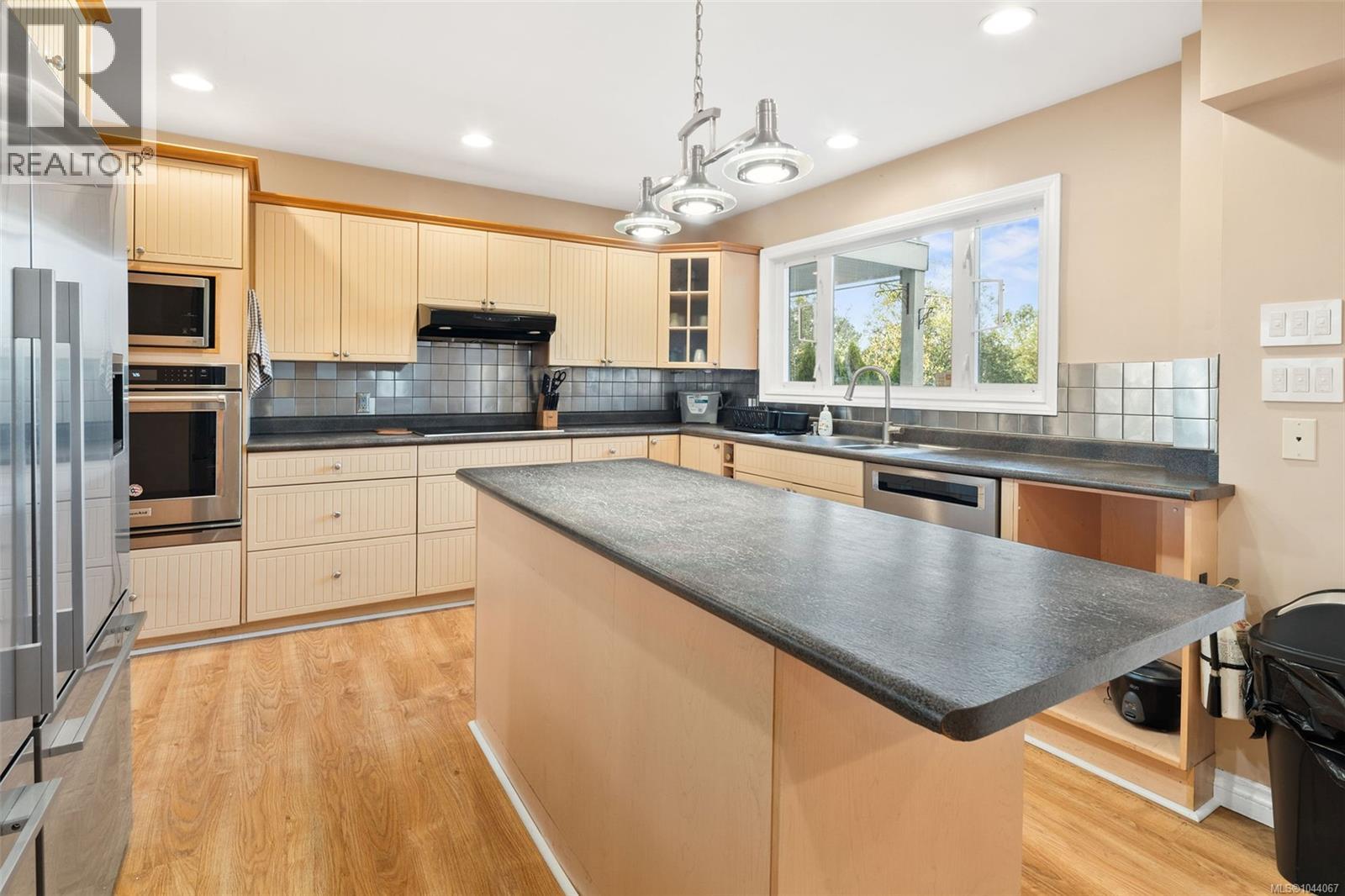 975 Meadowview Pl - 8