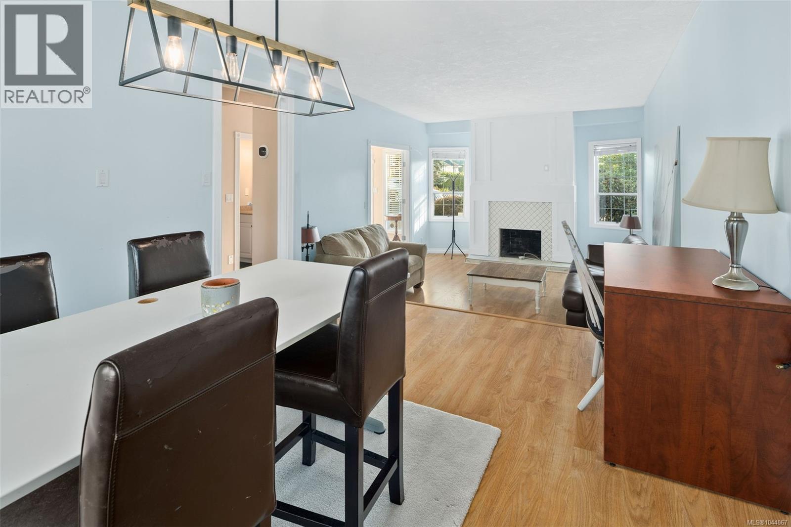 975 Meadowview Pl - 2