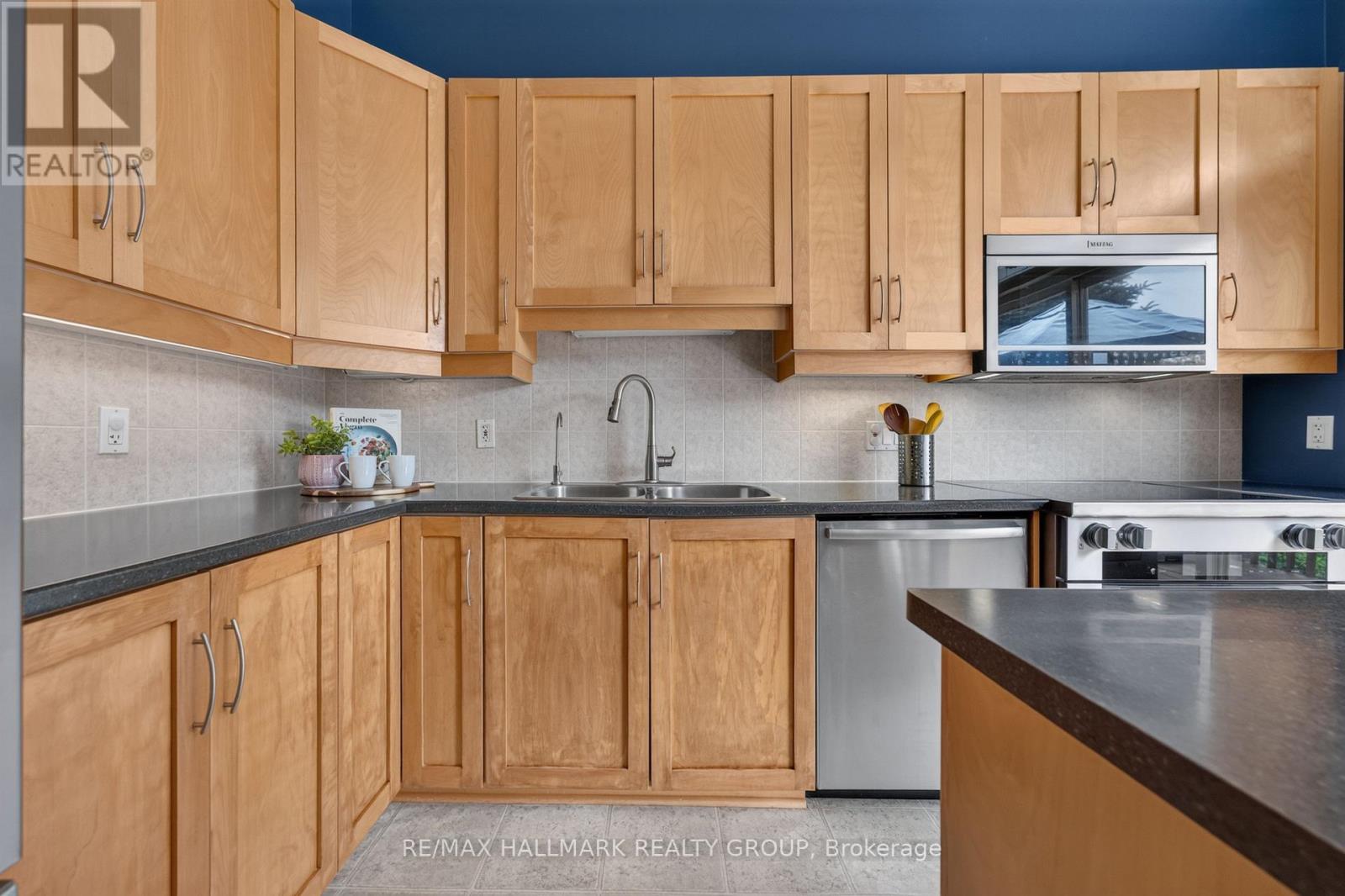 121 WEST VILLAGE PRIVATE - 11