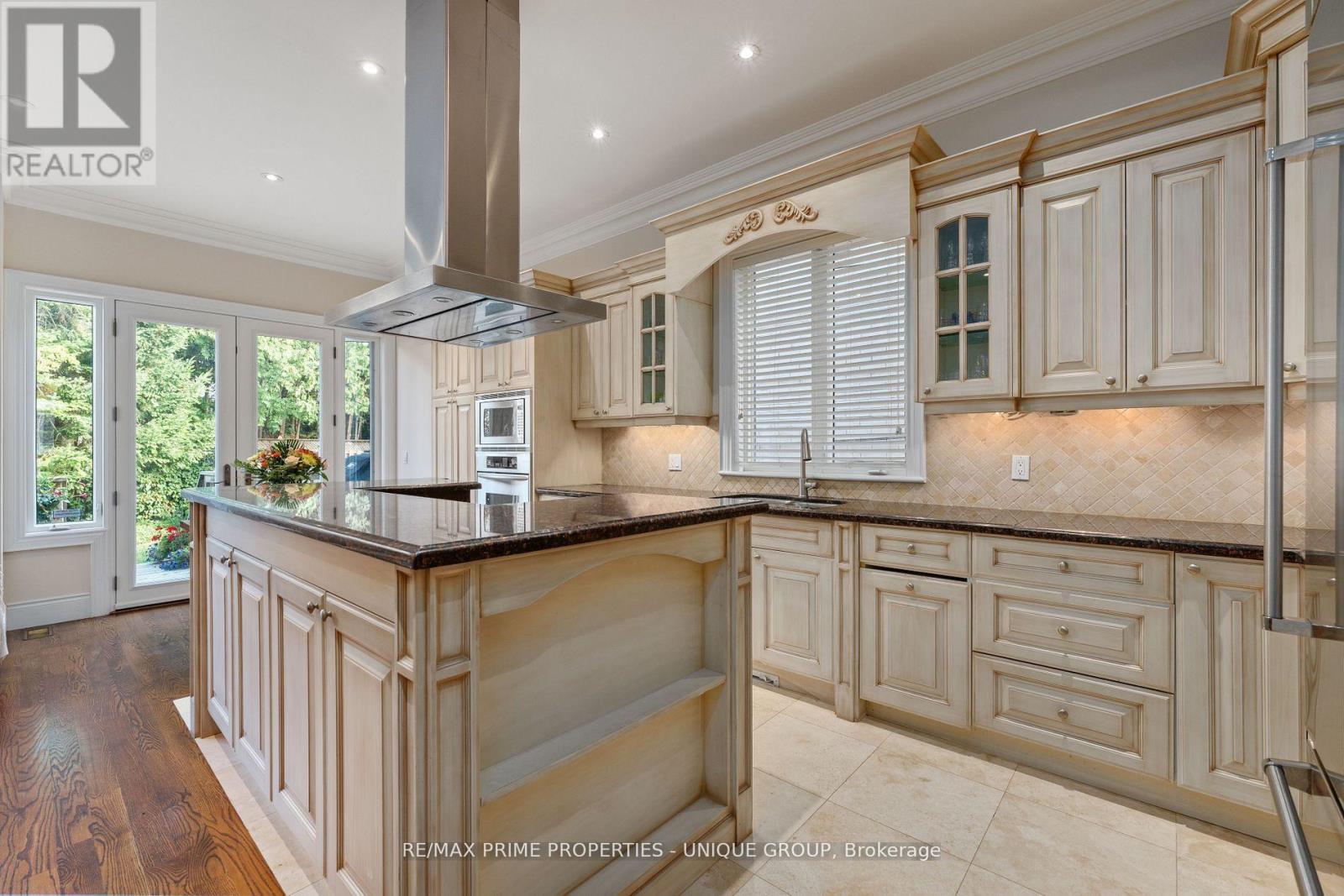 276 GREENFIELD AVENUE - 12