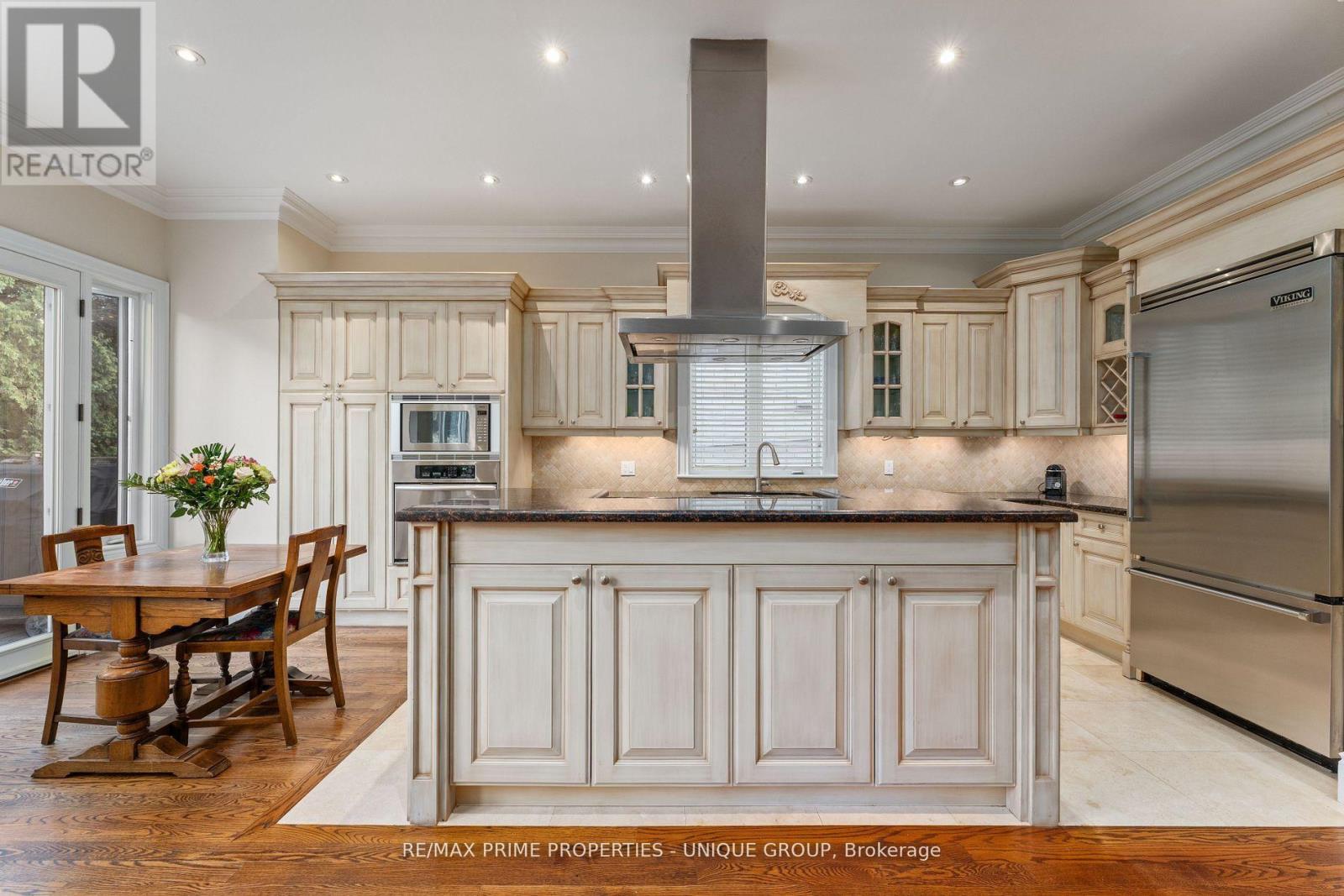 276 GREENFIELD AVENUE - 13