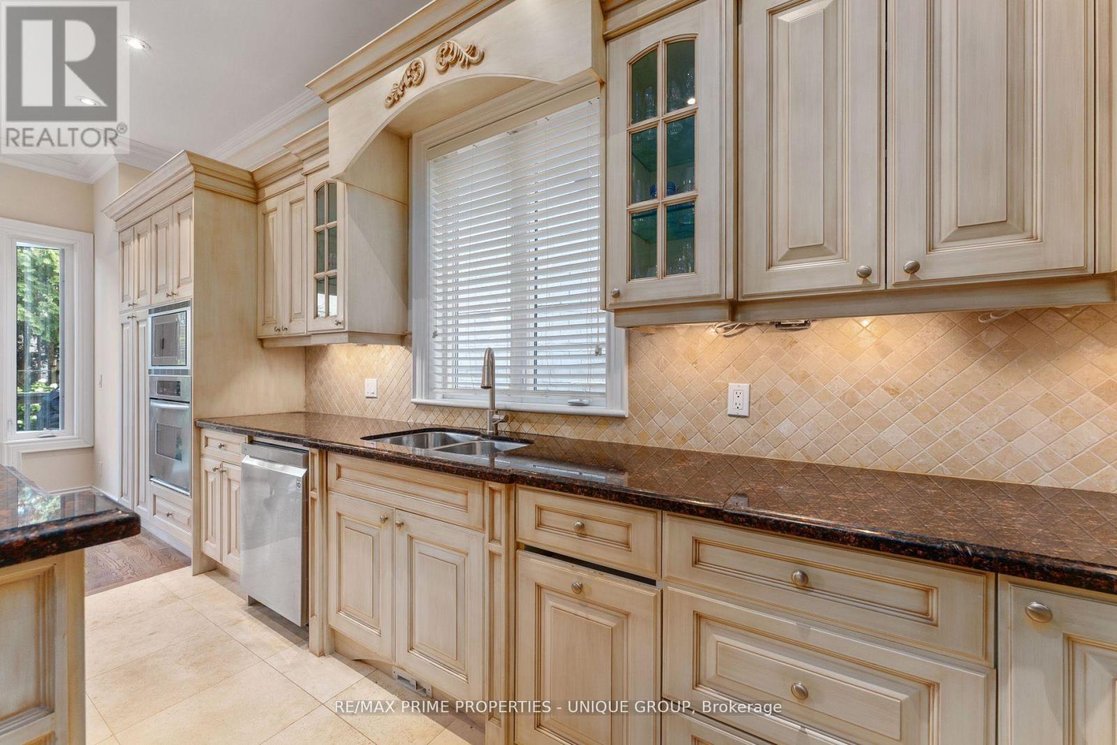 276 GREENFIELD AVENUE - 14