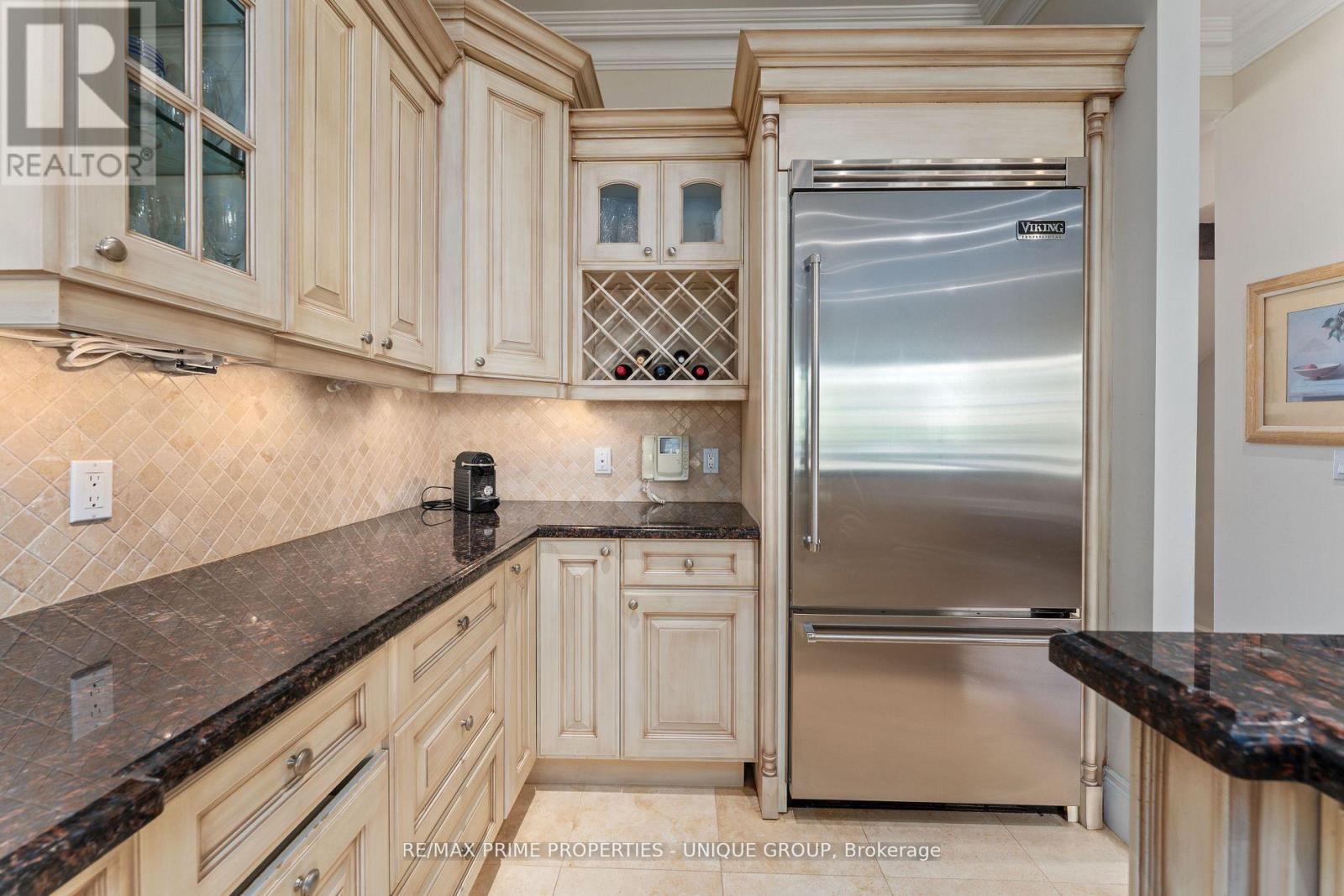 276 GREENFIELD AVENUE - 17