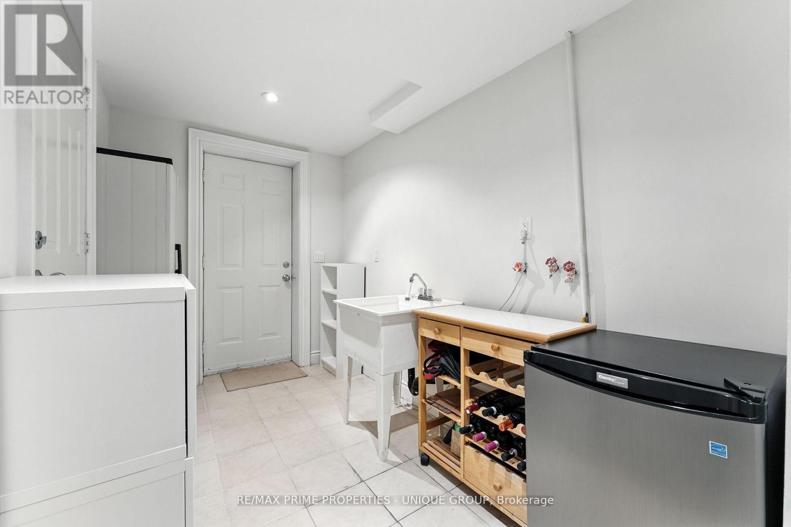 276 GREENFIELD AVENUE - 30