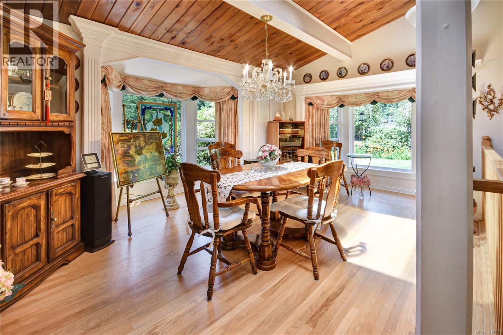 697 Crestwood Rd - 9