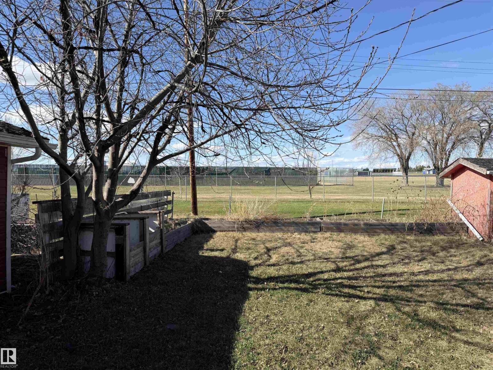 4706 54 Avenue - Photo 48