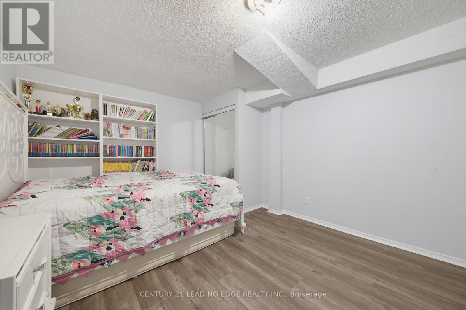 47 ELSON STREET - 42