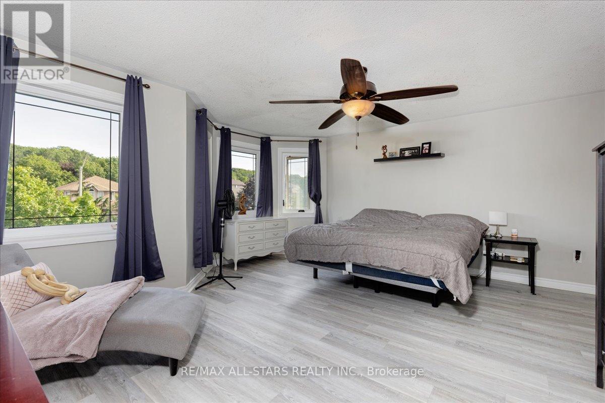 22 KELSEY CRESCENT - 16