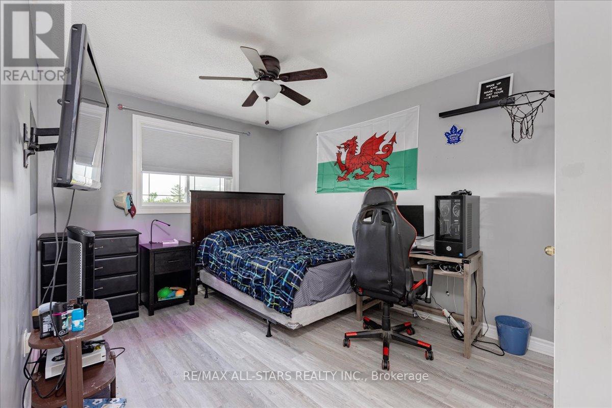 22 KELSEY CRESCENT - 20