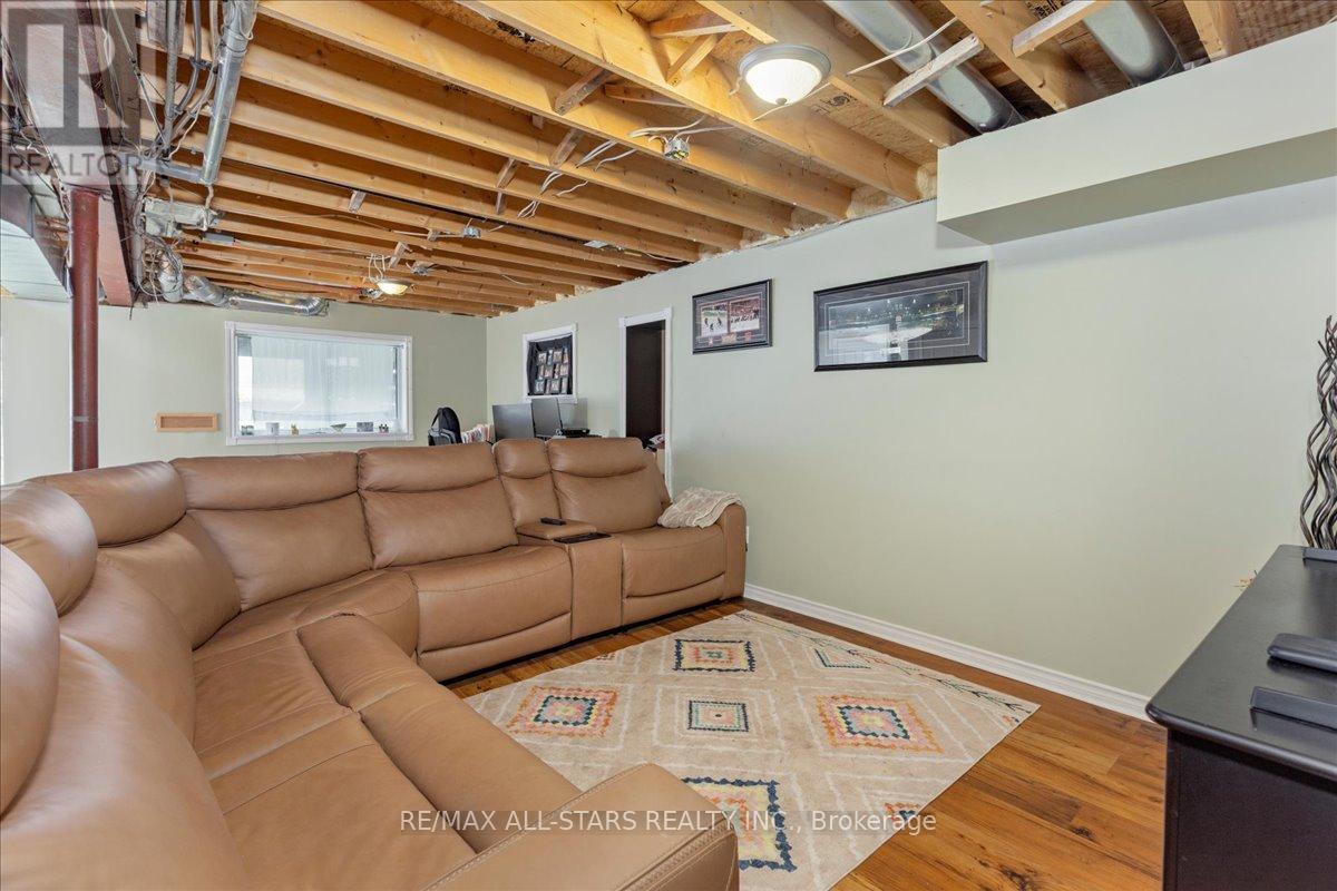 22 KELSEY CRESCENT - 23
