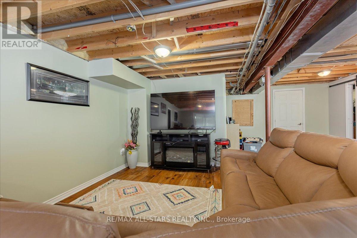 22 KELSEY CRESCENT - 27