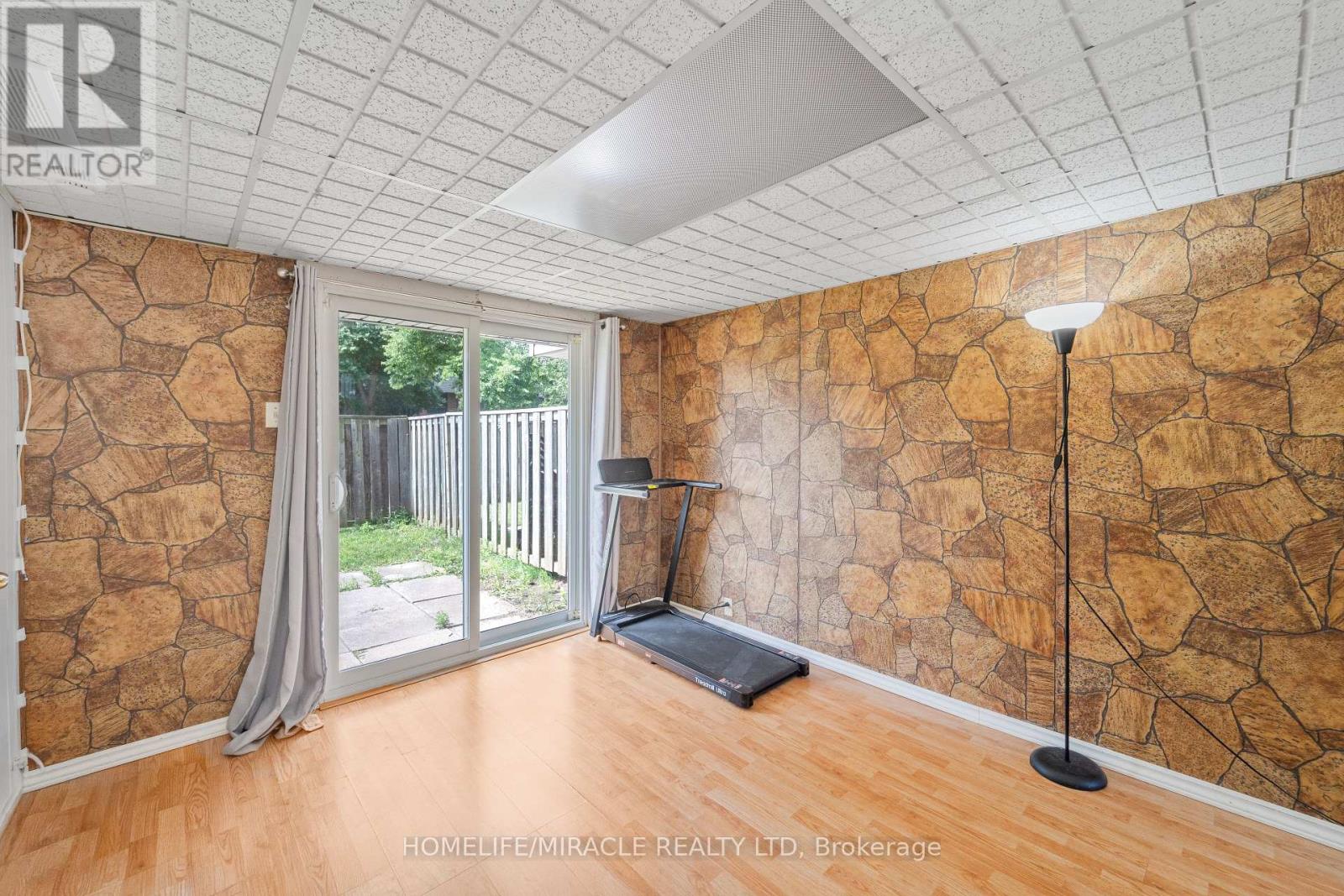 45 LINCOLN COURT - 31