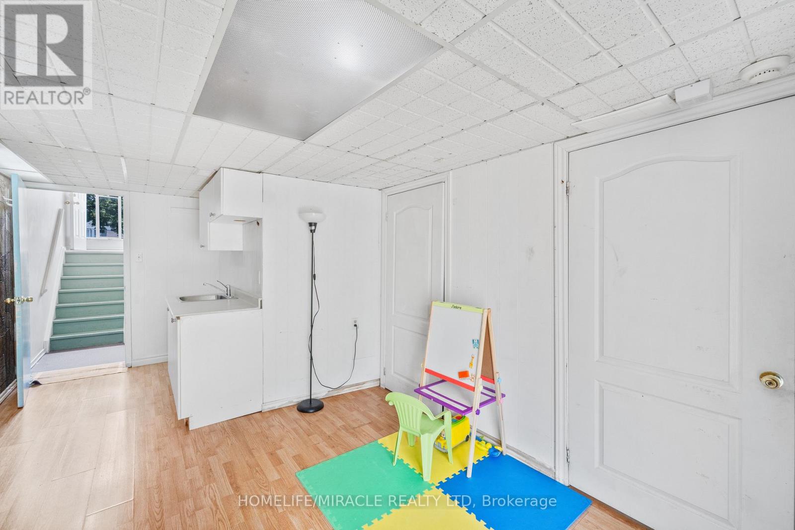 45 LINCOLN COURT - 32