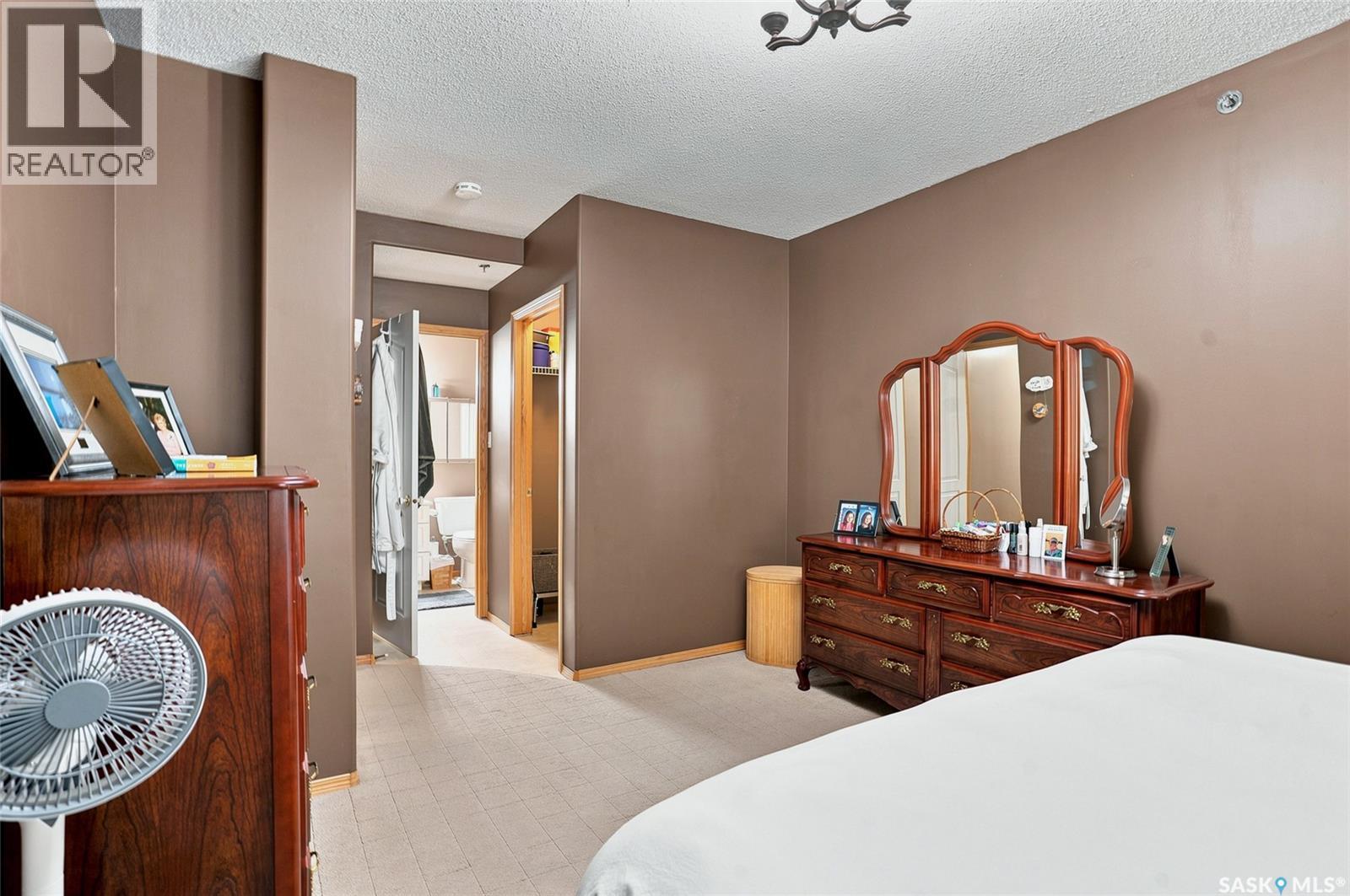 #104 303 5th AVENUE N - 19