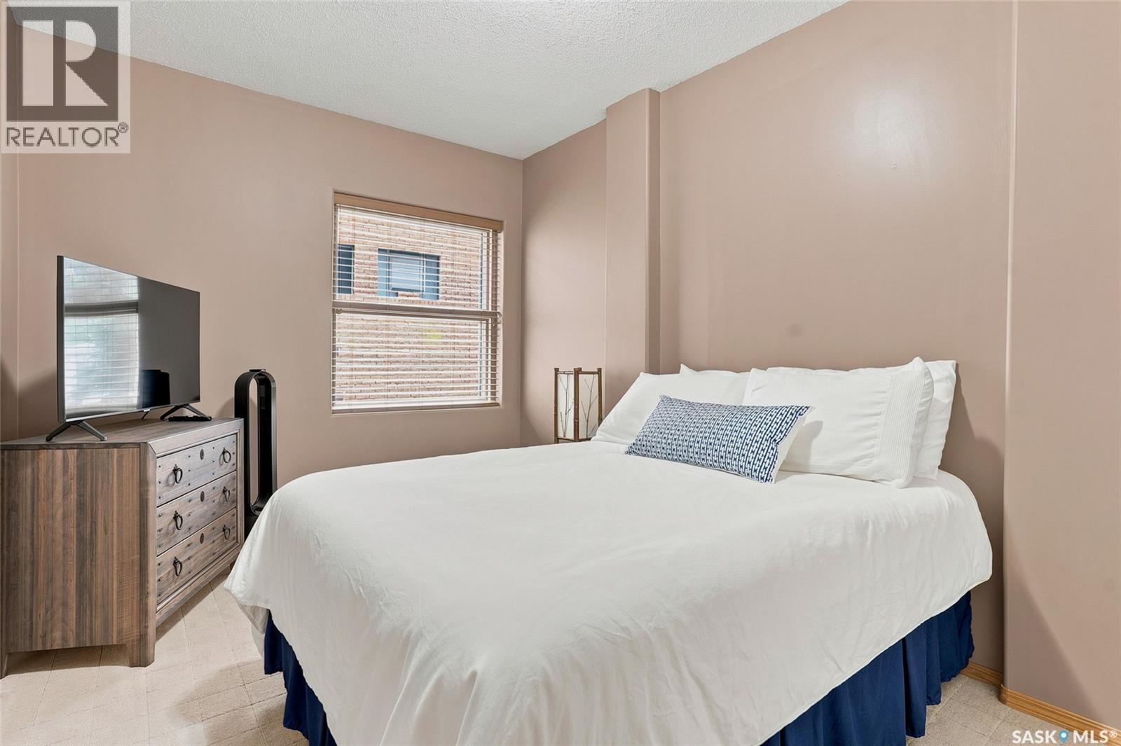 #104 303 5th AVENUE N - 22