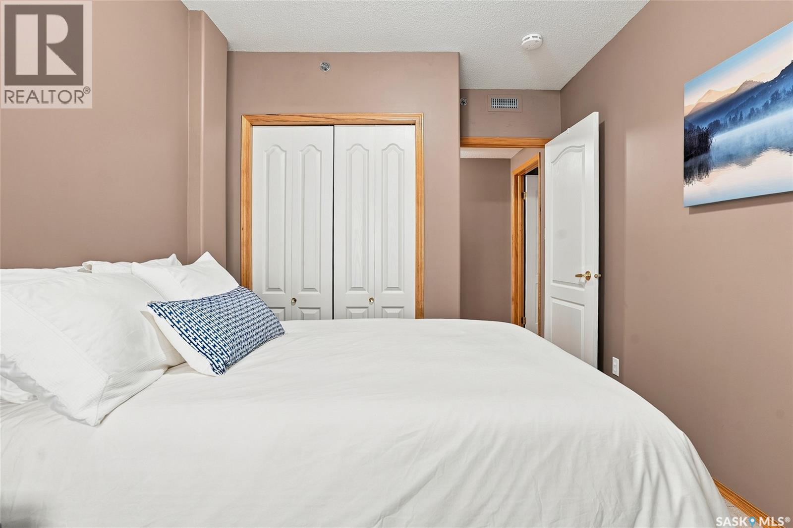 #104 303 5th AVENUE N - 23