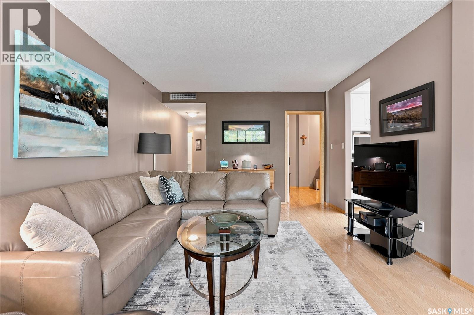 #104 303 5th AVENUE N - 8
