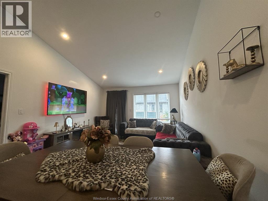 3639 HALLEE CRESCENT - 3