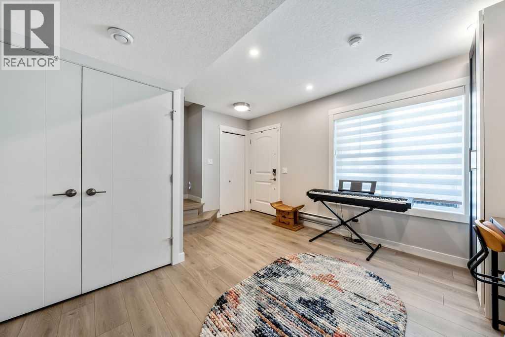 869 Cranston Avenue SE - 4