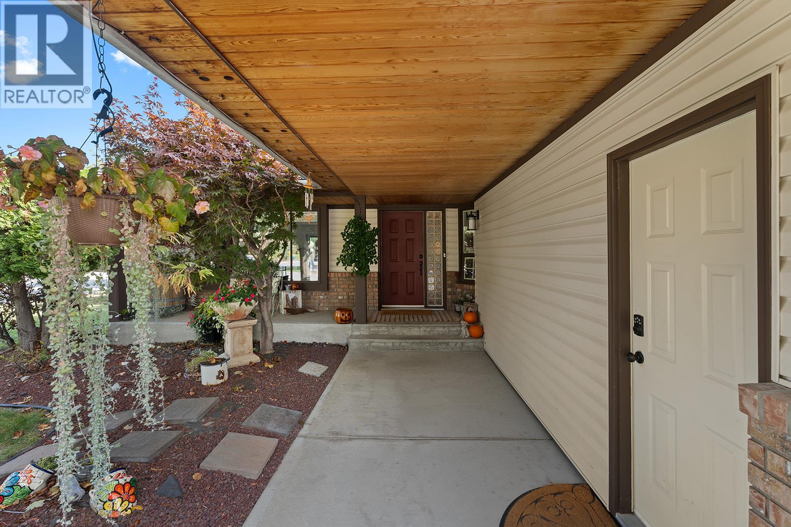  2904 Fieldstone Court, West Kelowna