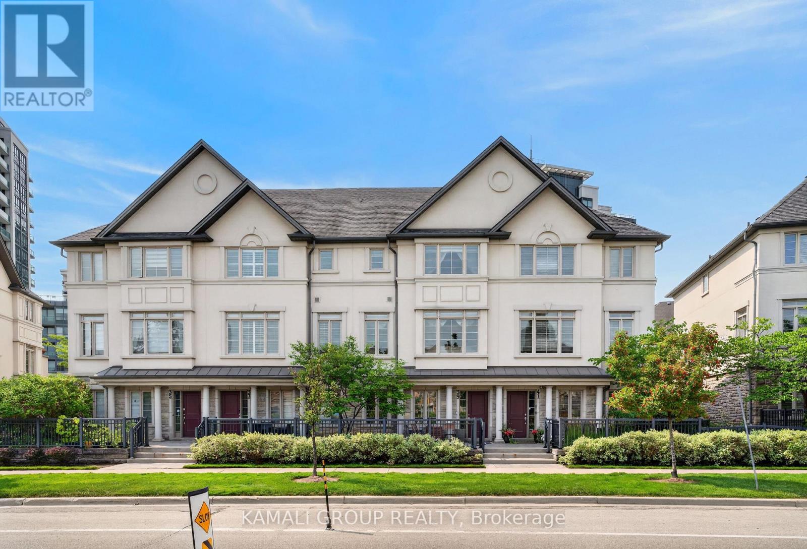 39 BEVERLEY GLEN BOULEVARD
