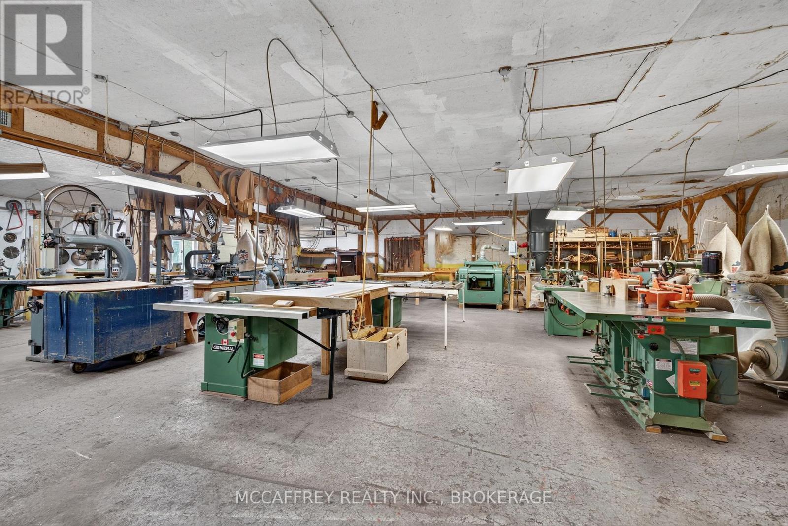 2183 DALEY ROAD - Image 40