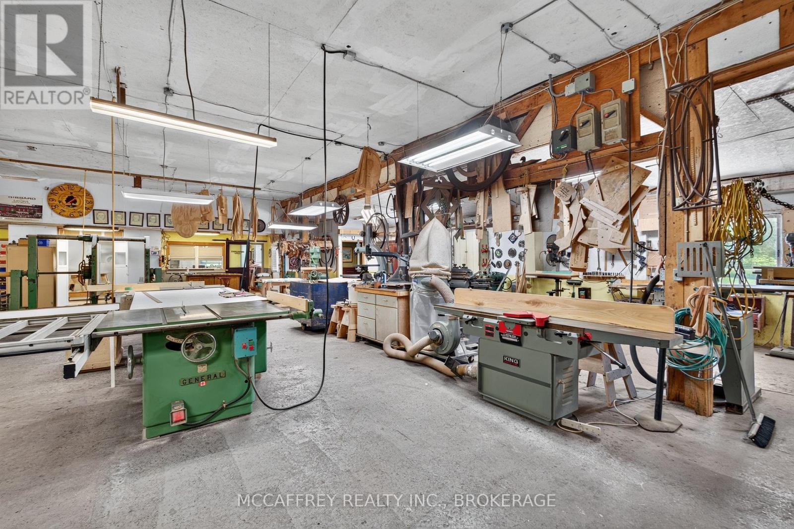 2183 DALEY ROAD - Image 41