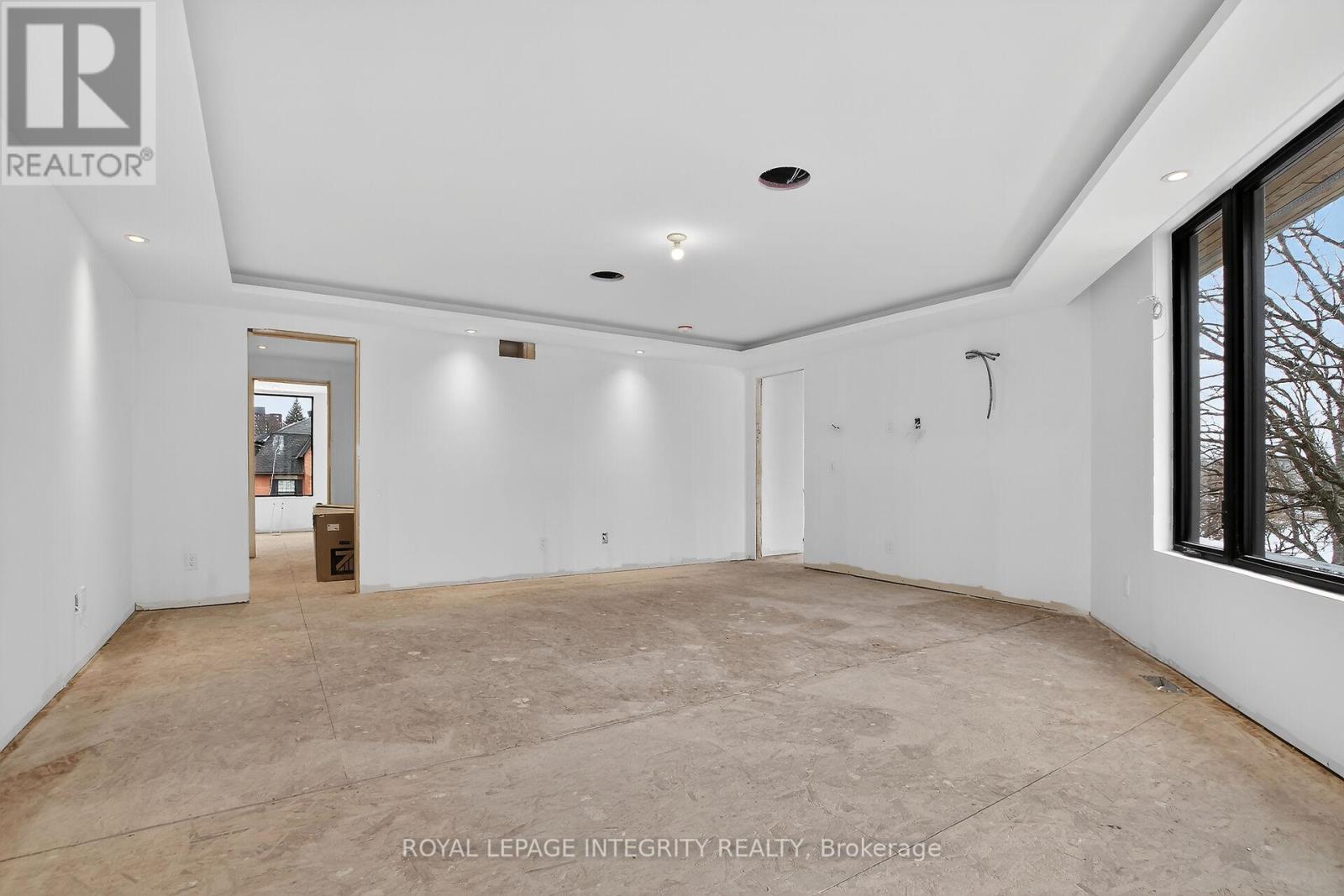 112 QUEEN ELIZABETH DRIVE - 28