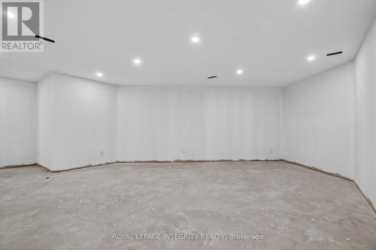 112 QUEEN ELIZABETH DRIVE - 40