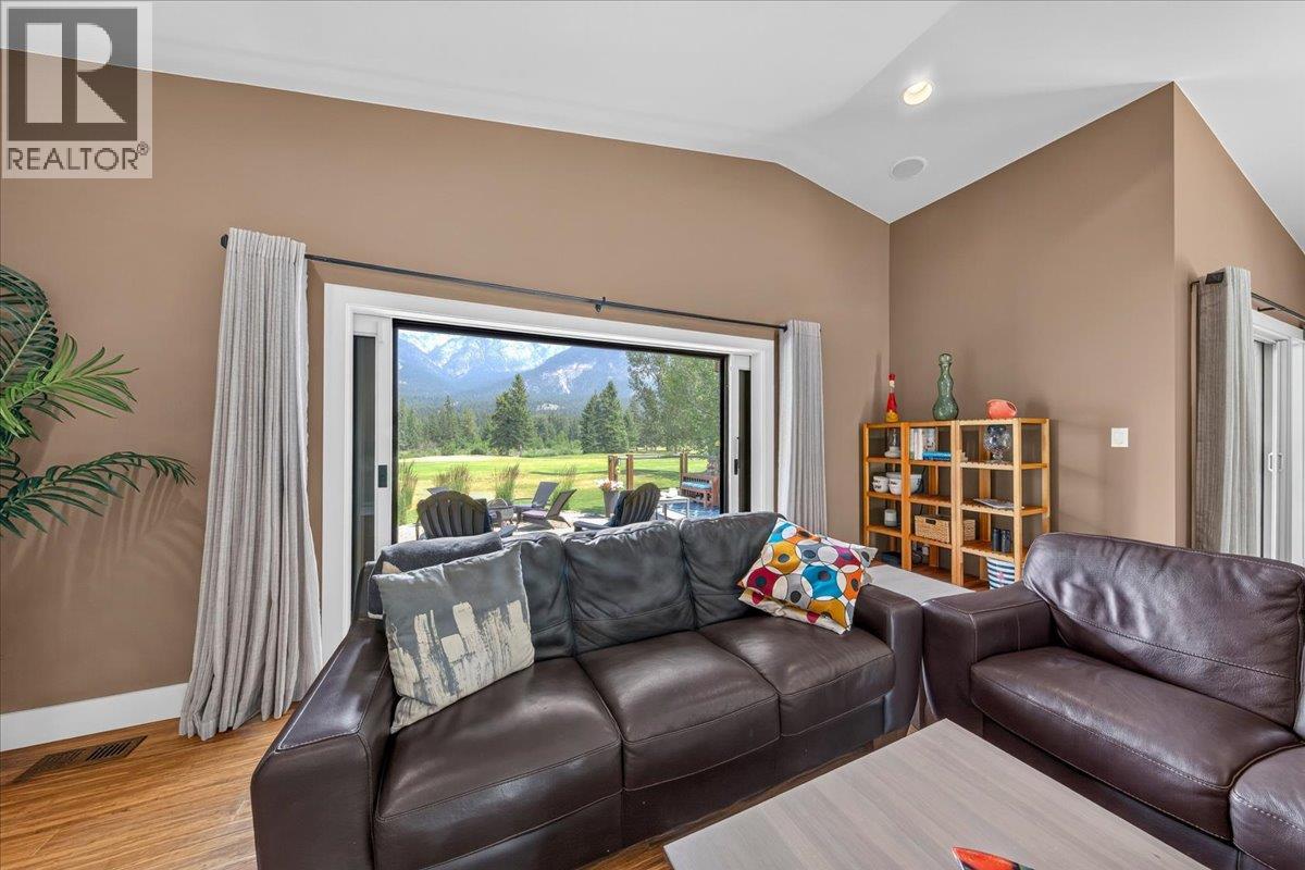 5210 Riverside Drive - 7