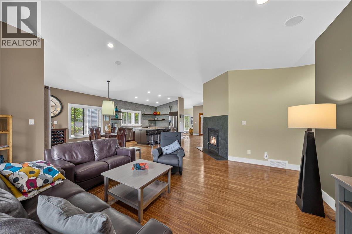 5210 Riverside Drive - 14
