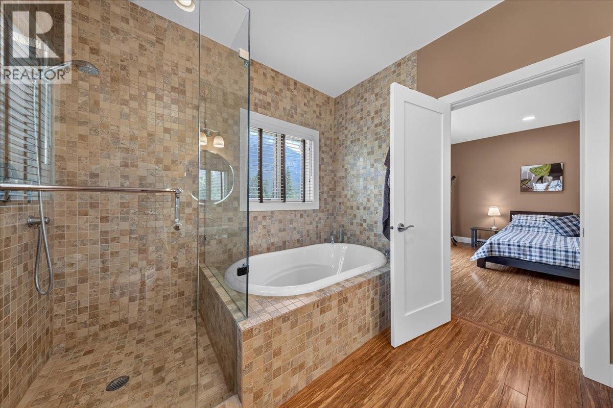 5210 Riverside Drive - 27