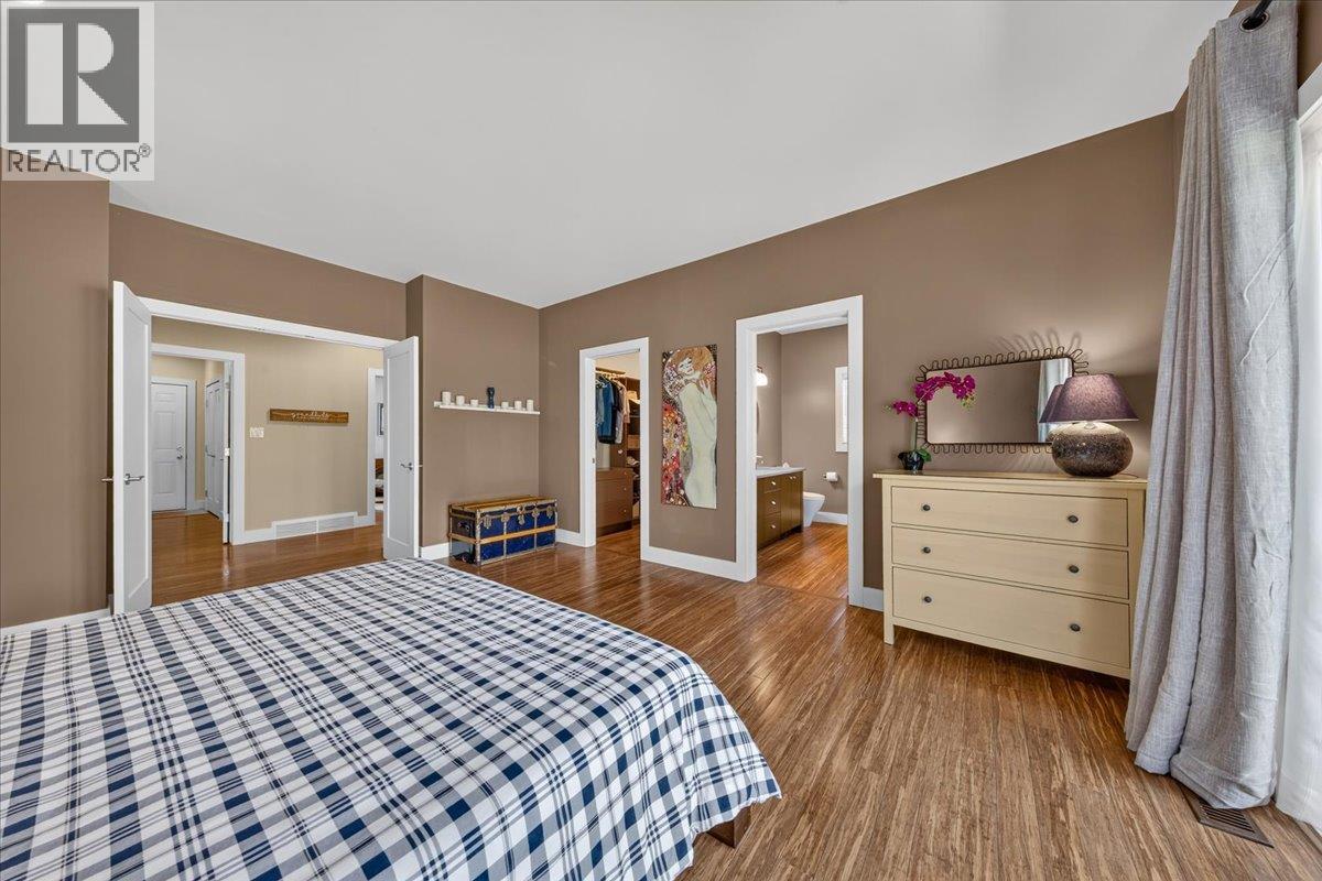 5210 Riverside Drive - Image 26