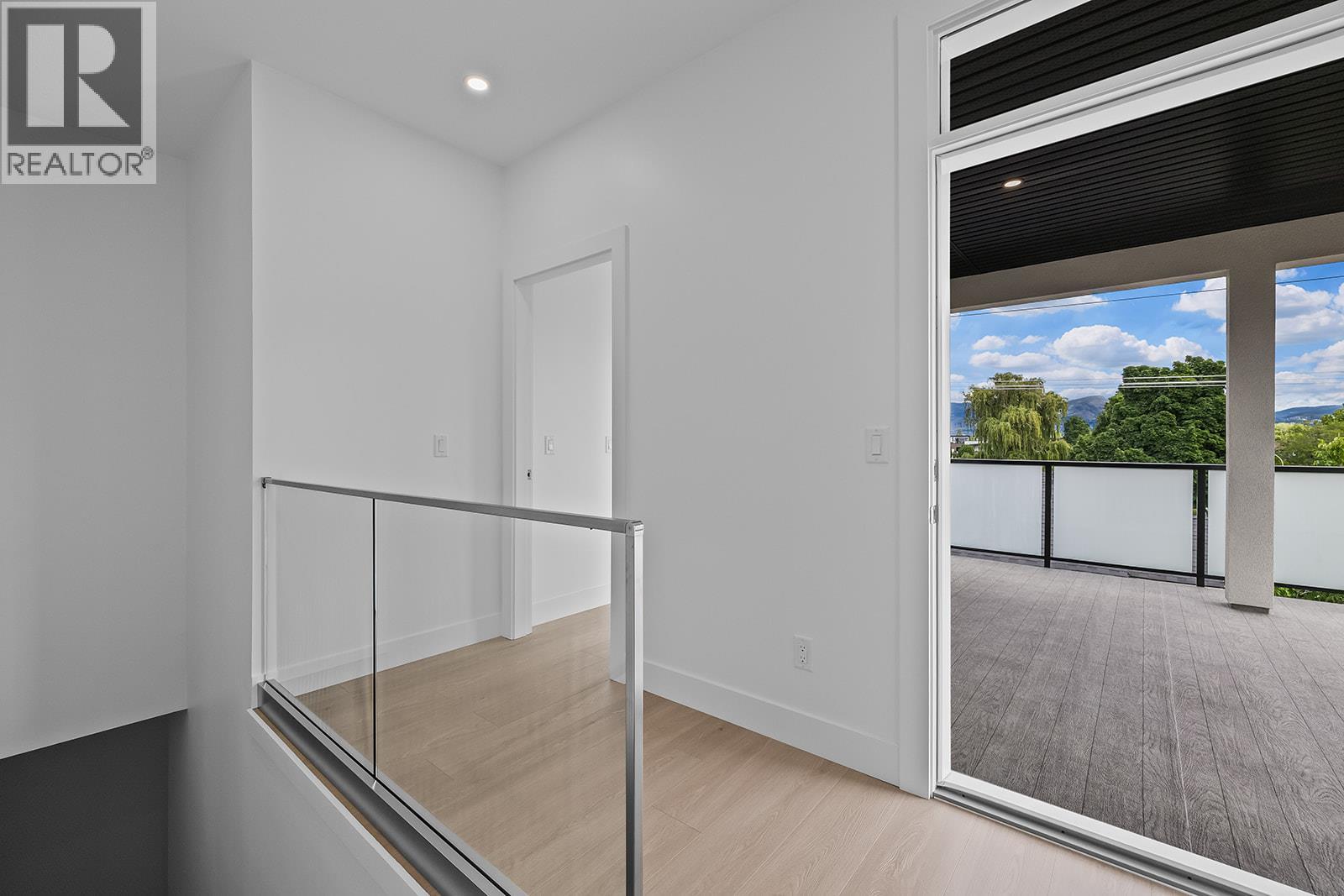 #2 662 Birch Avenue - 35