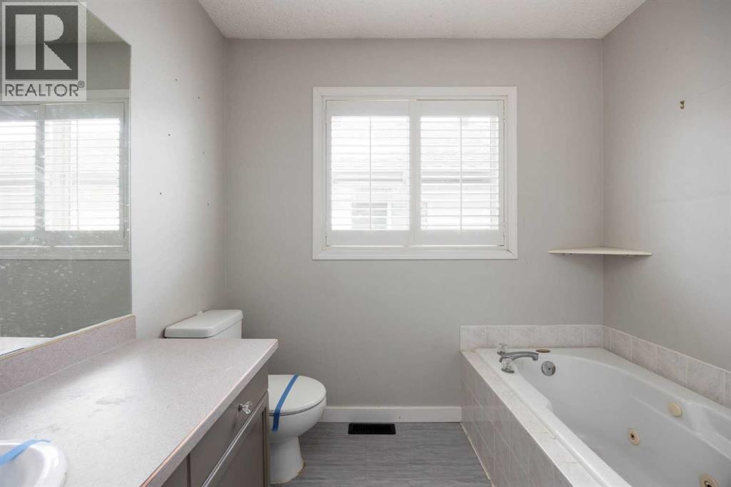 247 Warren Road, Fort McMurray