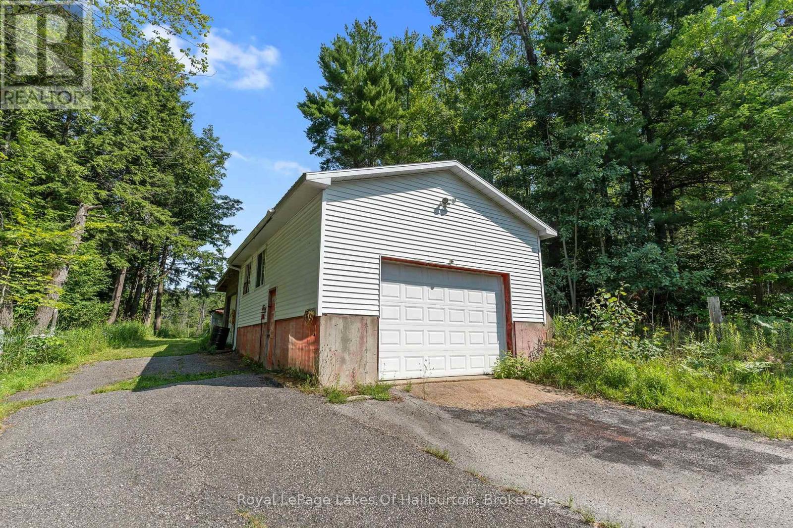 1329 GELERT ROAD - 26