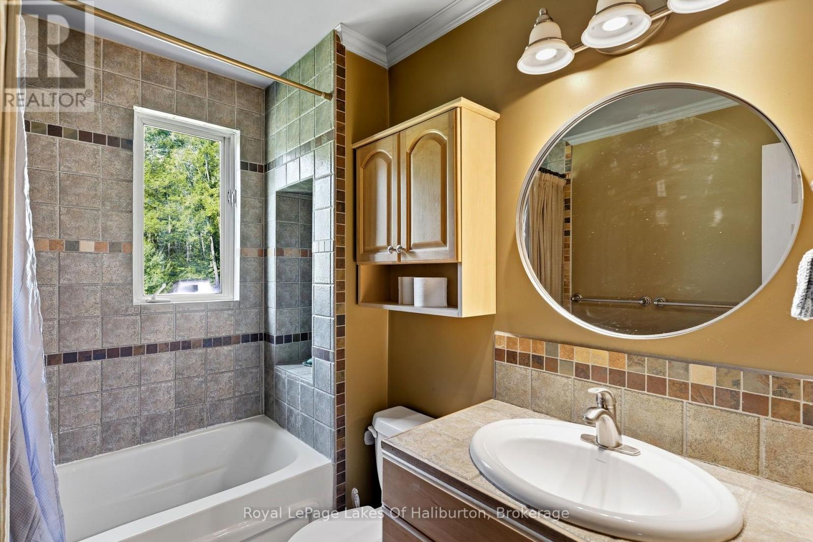 1329 GELERT ROAD - 21