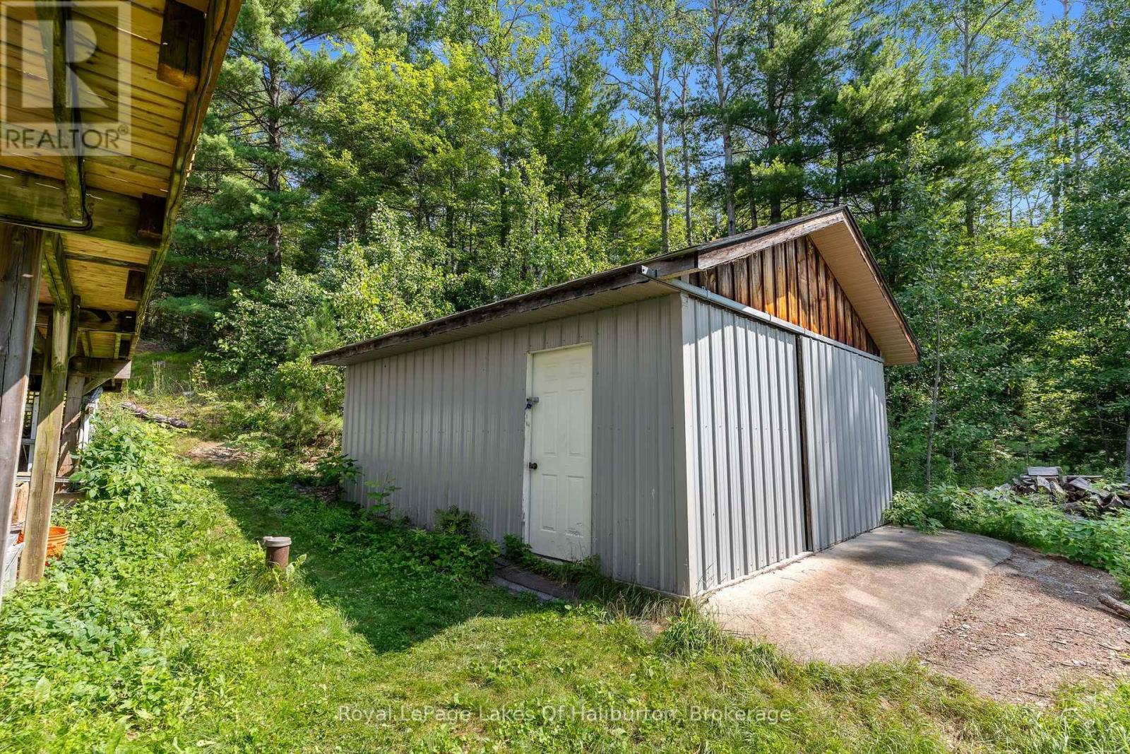 1329 GELERT ROAD - 31