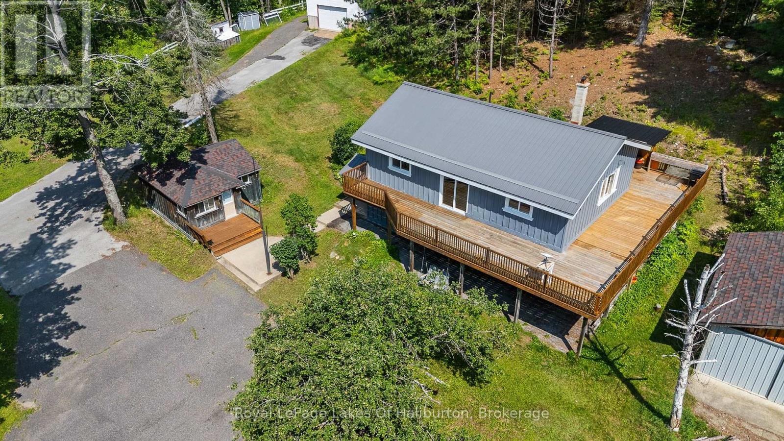 1329 GELERT ROAD - 36