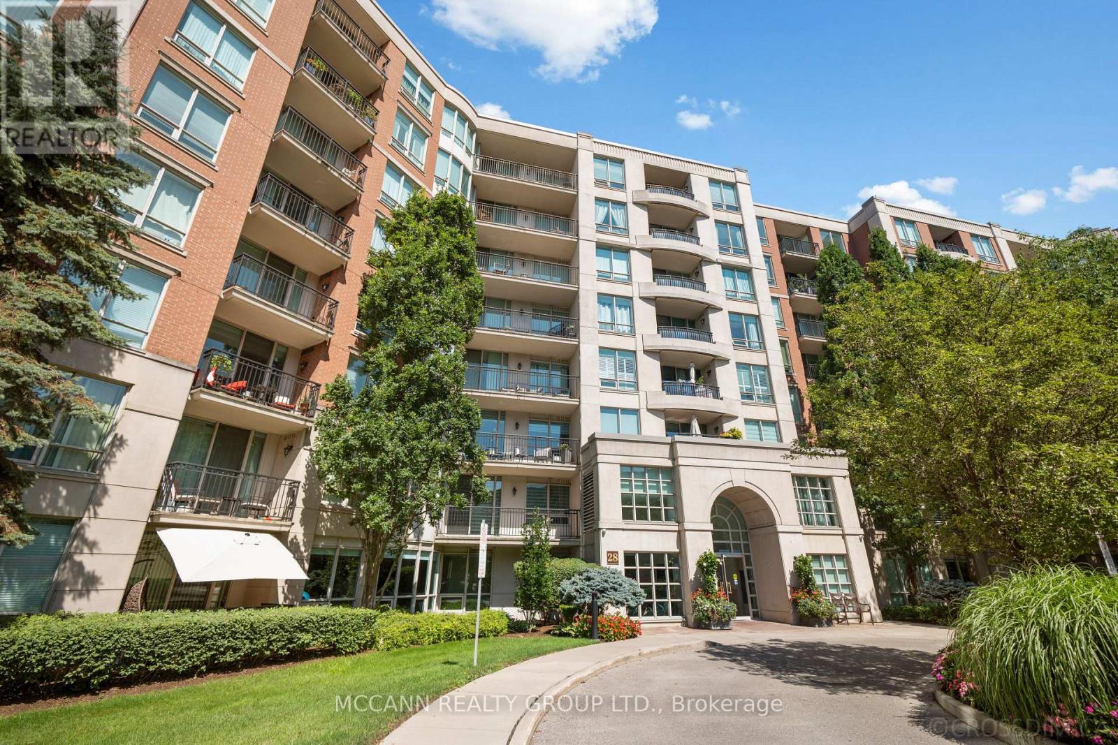 #221 28 WILLIAM CARSON CRESCENT - Image 3