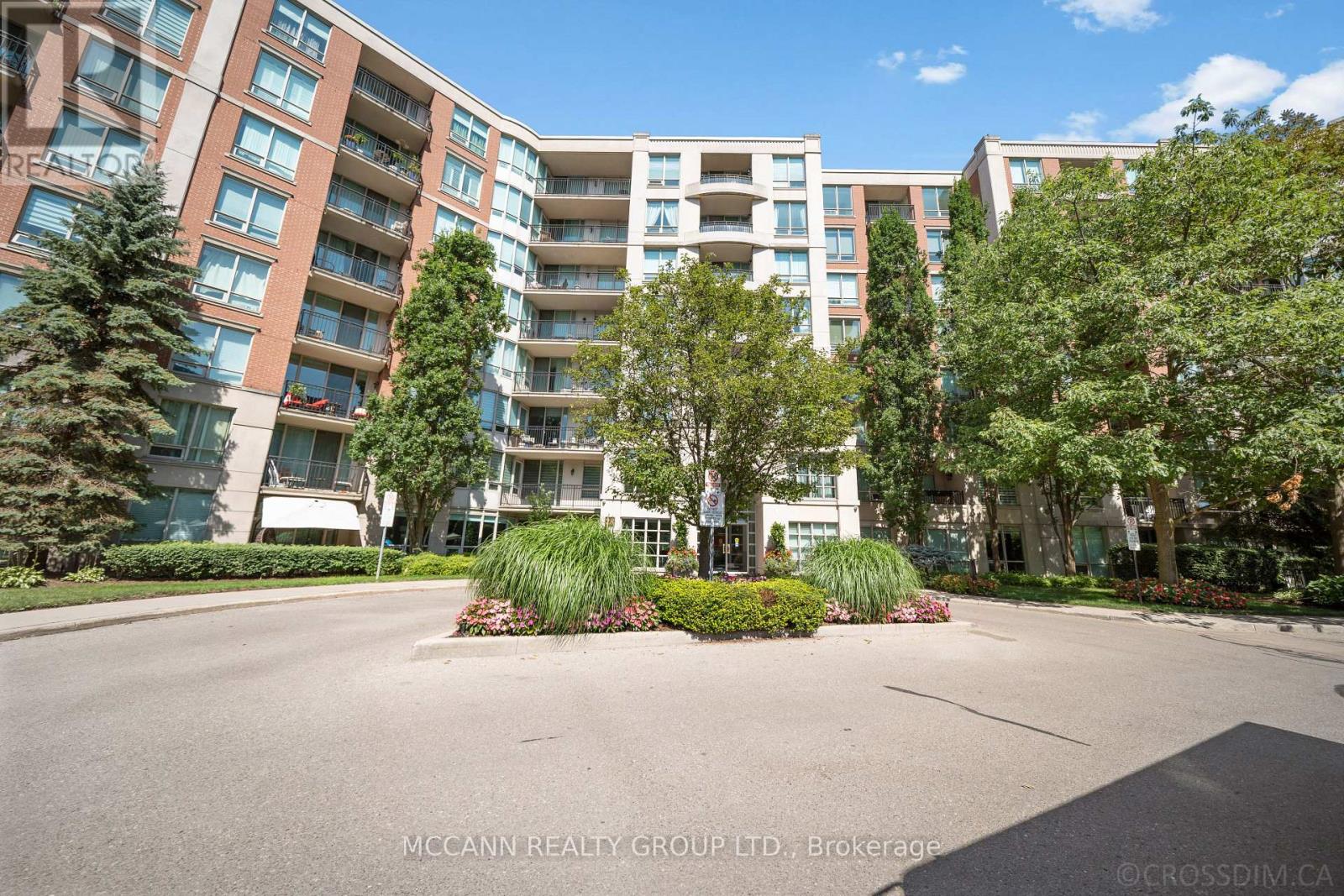 #221 28 WILLIAM CARSON CRESCENT - Image 4