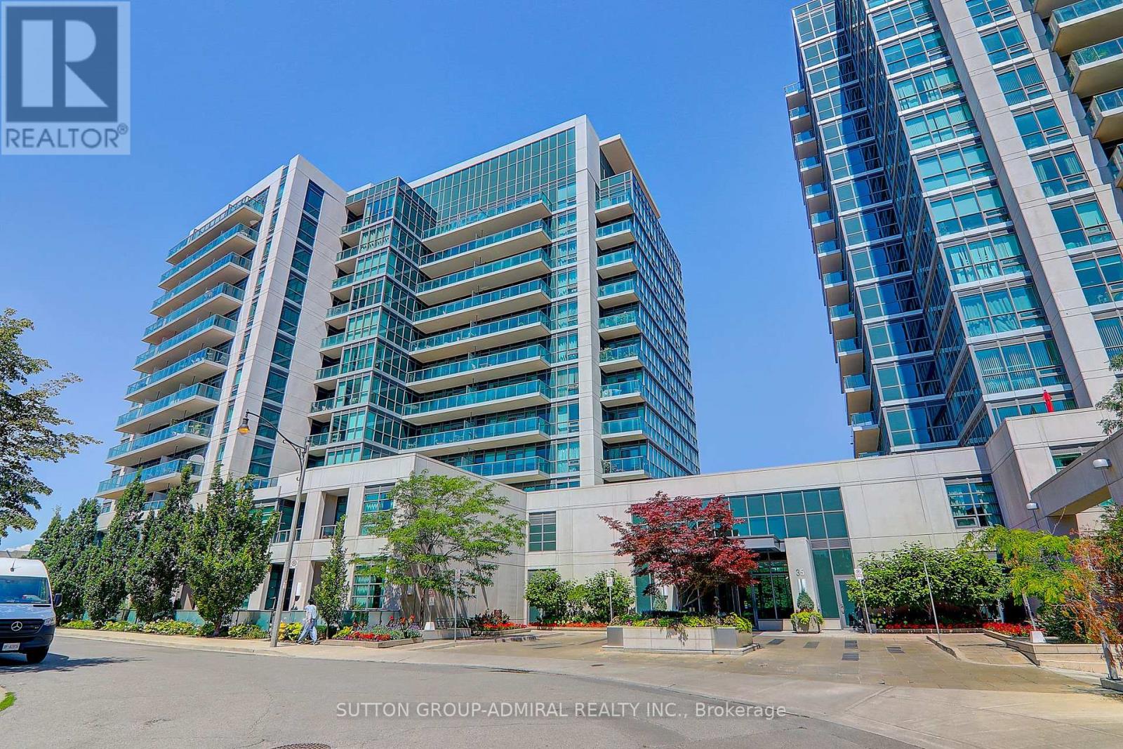 #1413 35 BRIAN PECK CRESCENT - 1