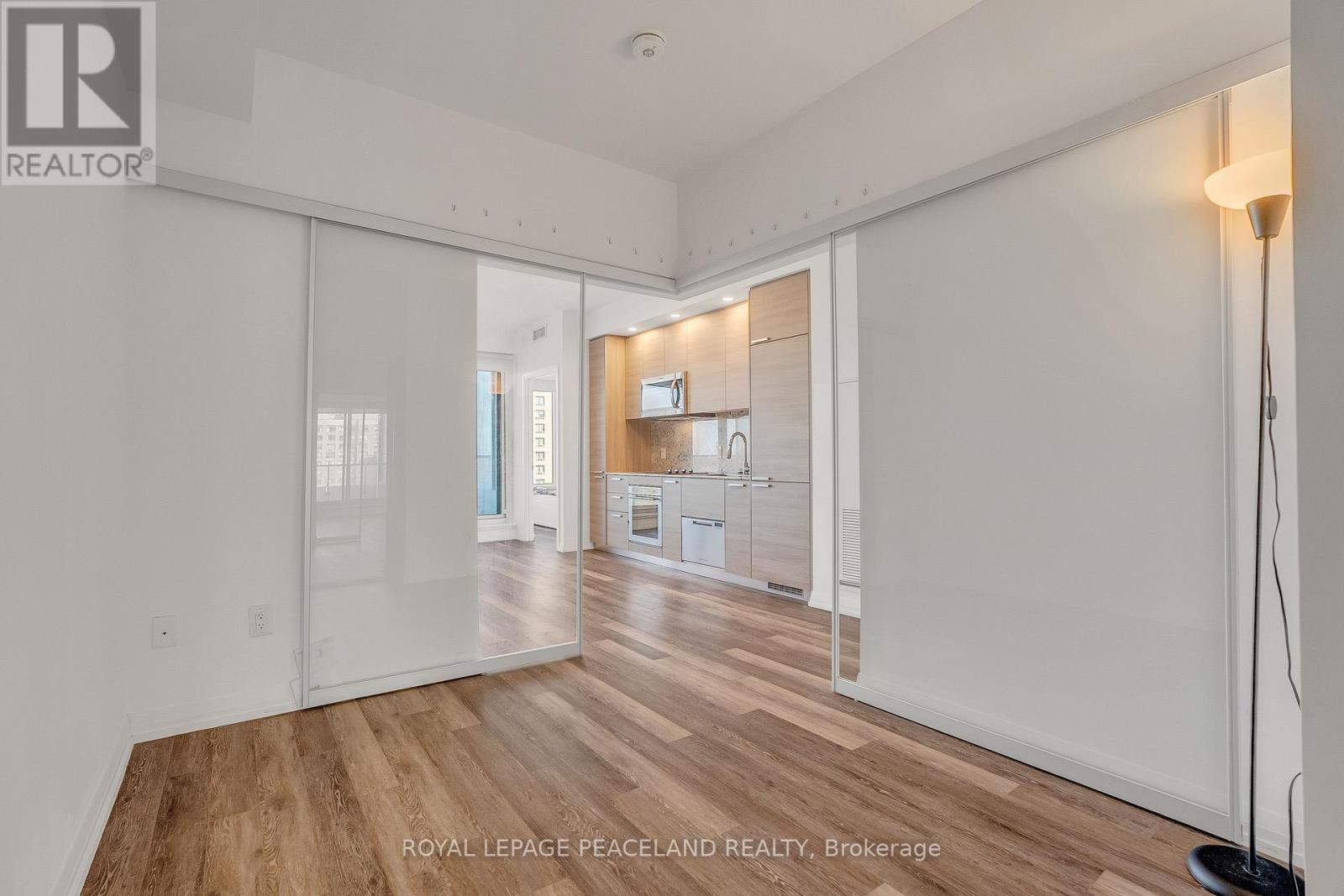 #1215 75 CANTERBURY PLACE - 16