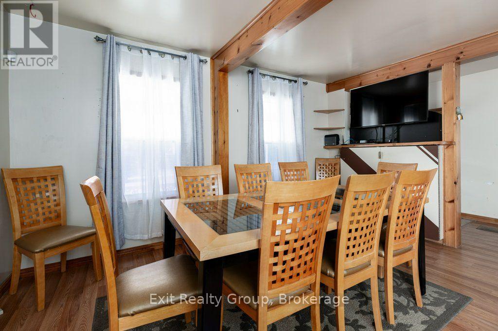 8 RIDLEY STREET E - 10